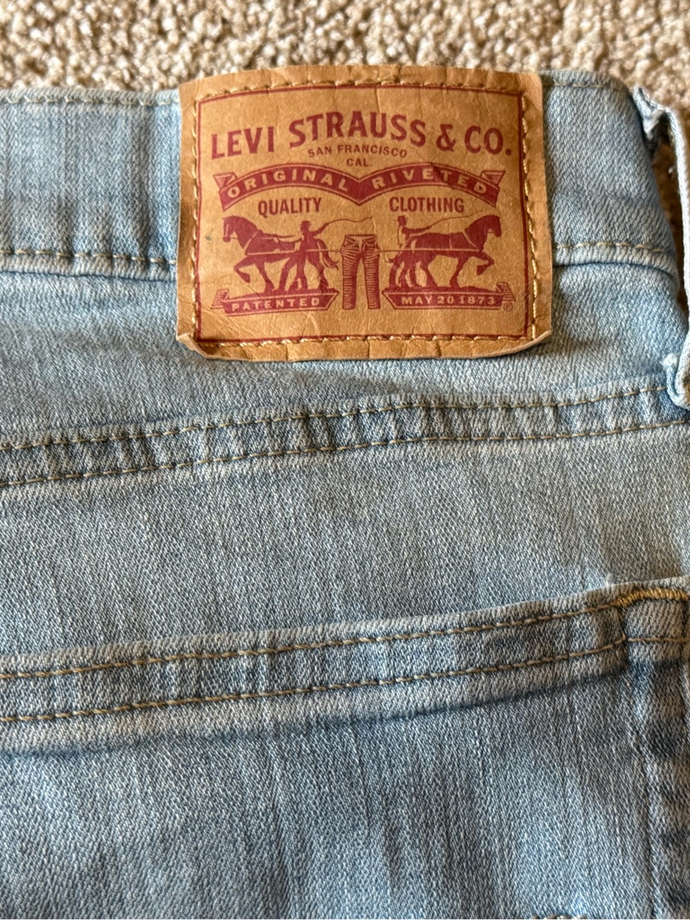 Levi’s Boyfriend jeans light wash size 28